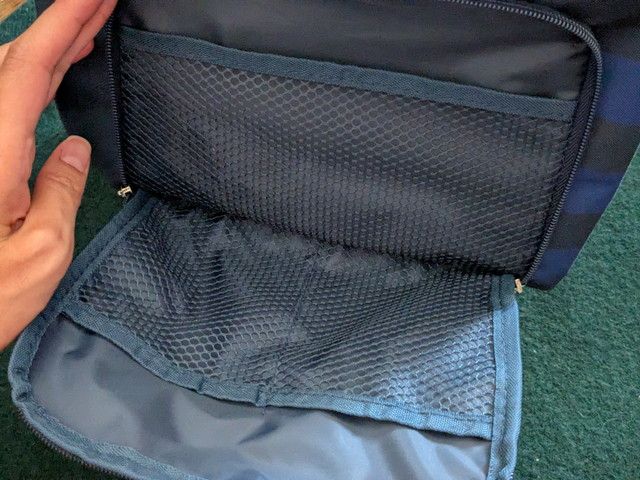 フロントポケット