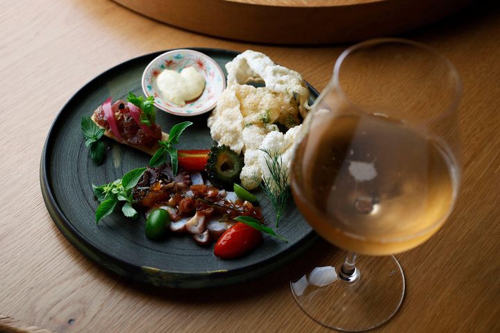 3品のスナックの盛り合わせ「ナイトマーケット フラッシュ！」