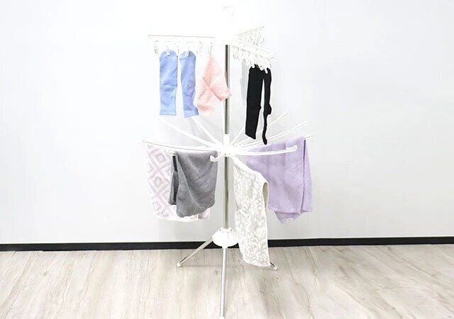 ダイソーのパラソル洗濯物干しスタンドはたくさん干せる