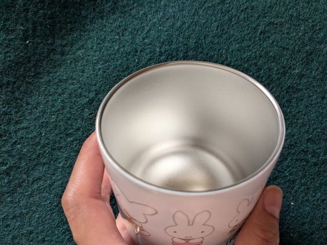 真空断熱構造で保冷・保温ができるタンブラー内側