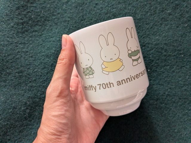 ミッフィー70周年デザインのスタッキングタンブラー外側