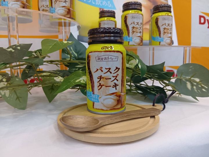 ダイドードリンコは24日、飲むチーズケーキを発売したと発表しました。同社によると、「振って飲める缶入りチーズケーキ」は飲料業界で初めてとしています。
