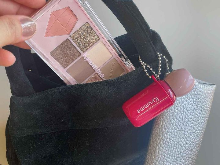 画像2: じんわりなじむカラーとツヤ感。秋冬に映える色気をプラス