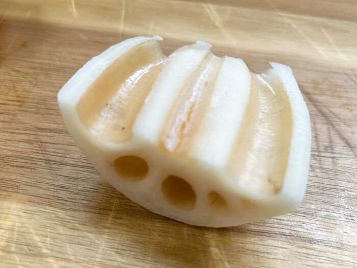 レンコンの穴が黒い…これって食べても大丈夫？正しい洗い方を調べてみた。