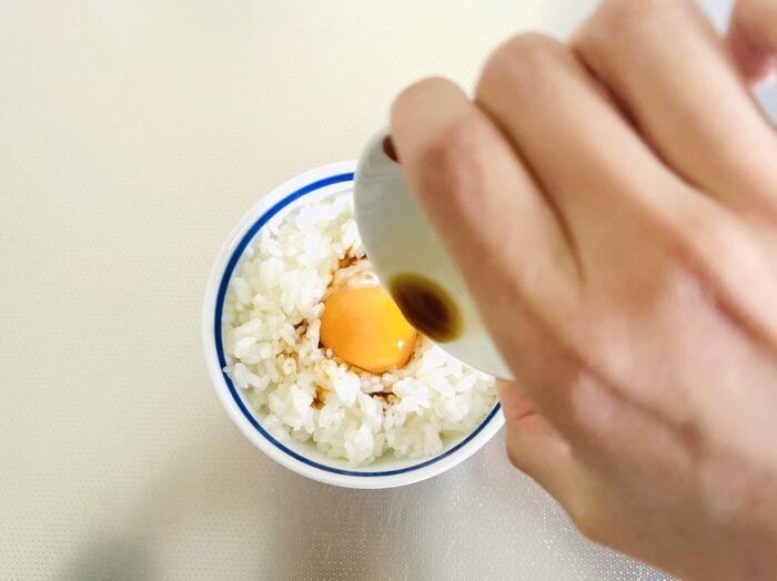 混ぜる順番を変えるだけで…！？卵かけごはんがめちゃウマになる驚きワザ【至極のTKG作ってみた】