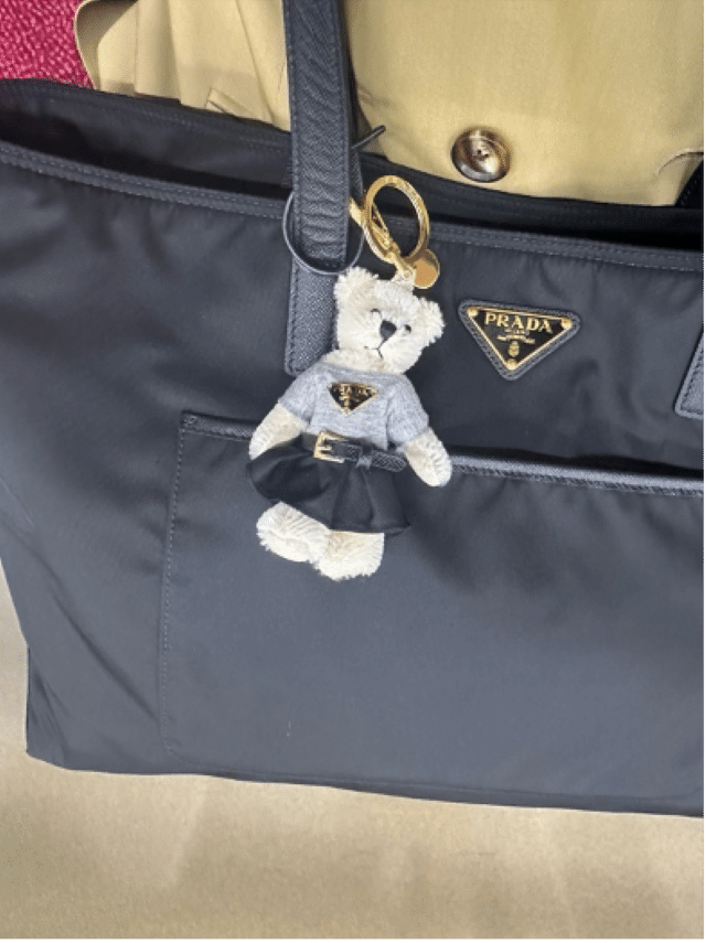 お仕事用バッグに遊び心をプラス