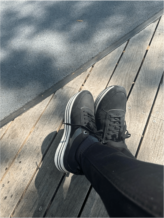 ファッション性のある「ジェオックス」の5cmのインヒールスニーカー