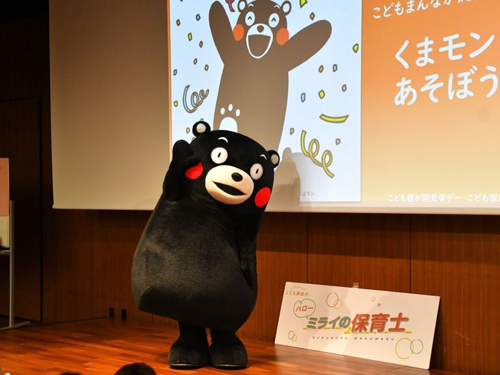 霞が関にくまモン参上！＝8月6日、東京都千代田区