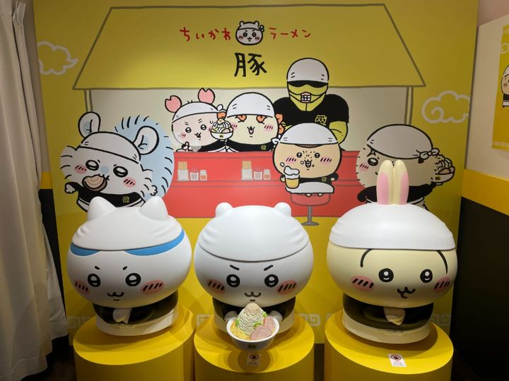 待ち構える立体のちいかわたち