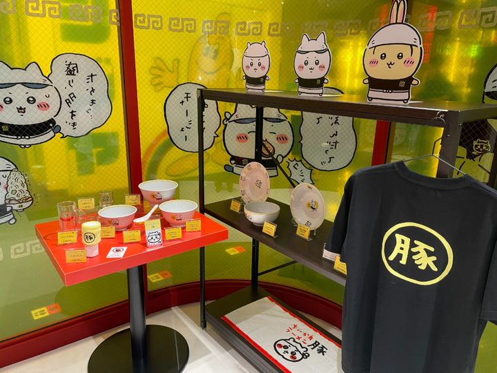 オリジナルグッズが並ぶ一角