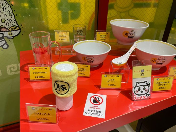 店内で使用している食器たちも購入可能