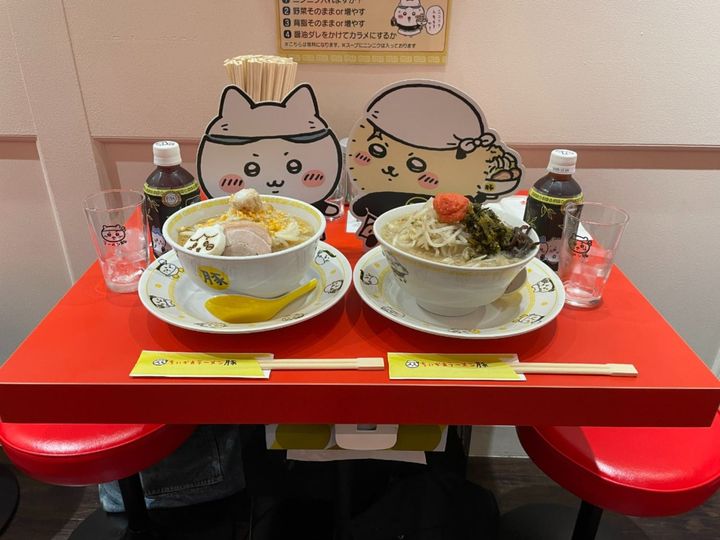 イラストレーター・ナガノ氏による人気作品『ちいかわ』に登場する“話題のラーメン屋”をイメージした店舗「ちいかわラーメン 豚」が9月19日、渋谷PARCOにてオープン。開店前の店舗を編集部員が訪れました。