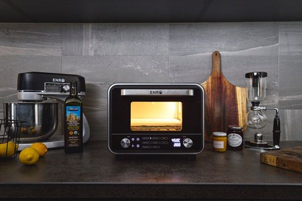 小型家電ピザ窯「電気式窯焼名人mini」が登場。1週間で約6,300台