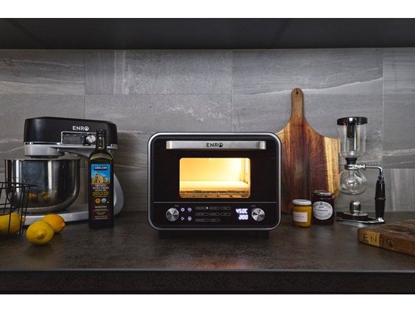小型家電ピザ窯「電気式窯焼名人mini」が登場。1週間で約6,300台