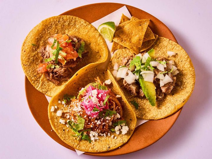 小伝馬町『KITADE TACOS』の３種（チキン、ポーク、ビーフ）セット