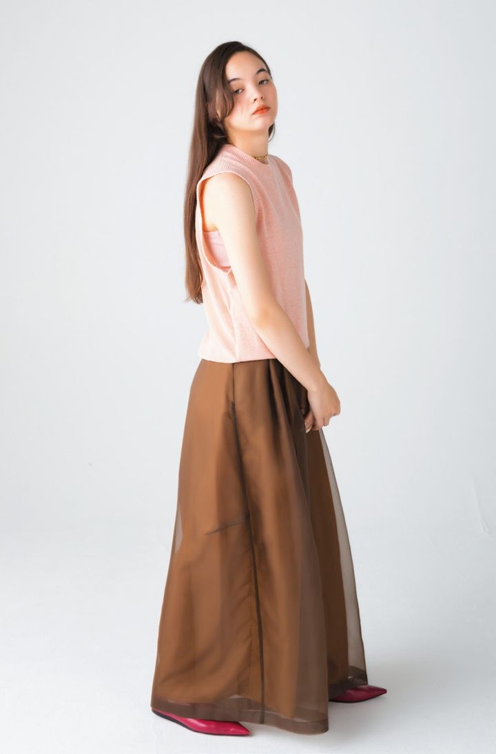 前後で違う表情を見せる優しい風合いのベスト