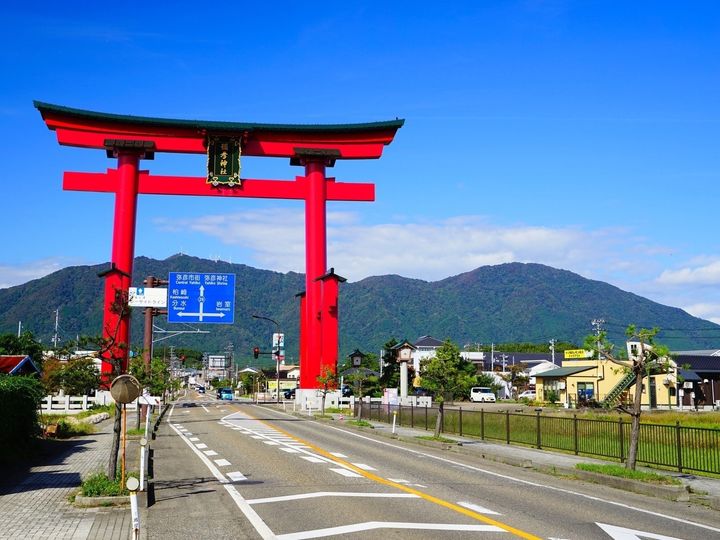 大東建託は、新潟県に住む20歳以上の男女を対象に居住満足度調査を行い、「いい部屋ネット 住み続けたい街ランキング2025＜新潟県版＞」として発表しました。新潟県民が選ぶ「住み続けたい自治体」ランキングの2位は「西蒲原郡弥彦村」、1位は？