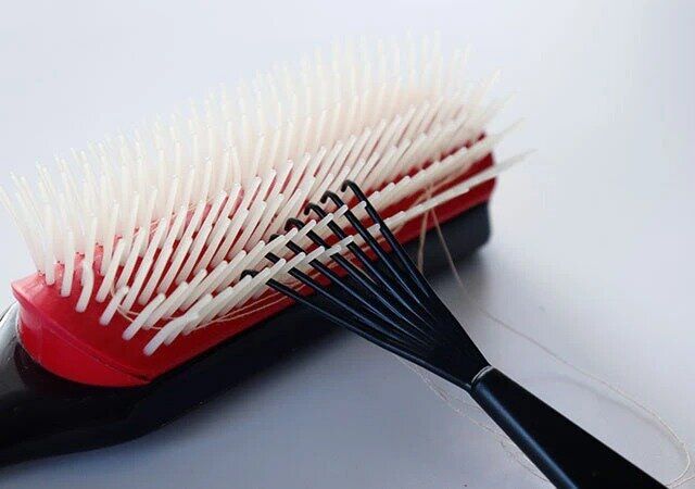 ダイソー ヘアブラシクリーナー（洗えるタイプ）