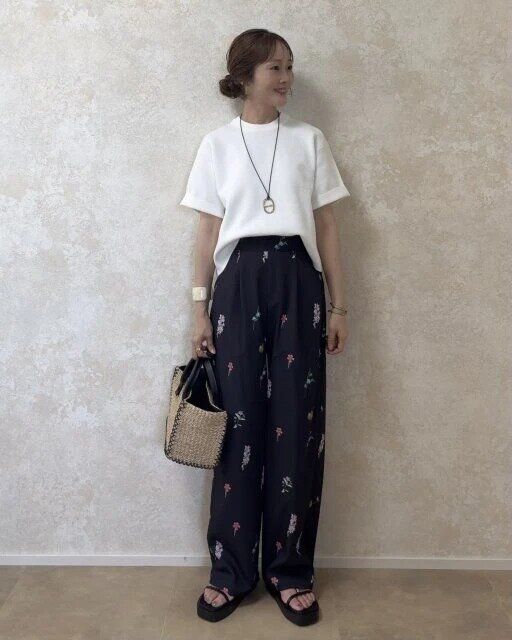 ユニクロ値下げウォッシャブルミラノリブセーター花柄パンツコーデ