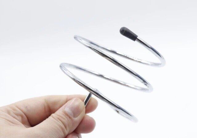 ダイソーの地面に刺せるドリンクホルダー1