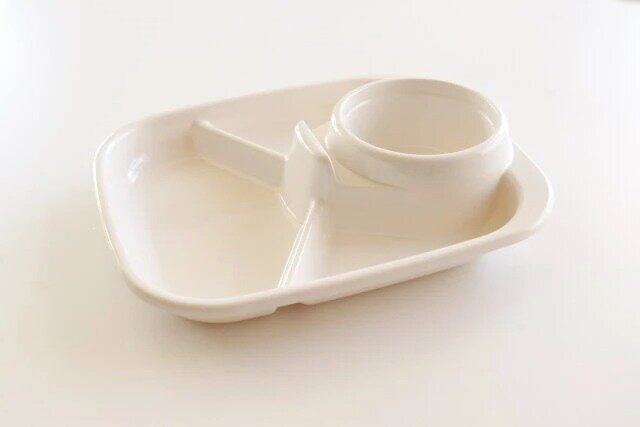 ダイソーのバーベキューディッシュ角アイボリー1