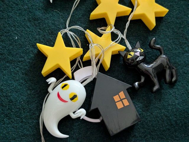 星・家・黒ねこ・おばけが連なるガーランド全体