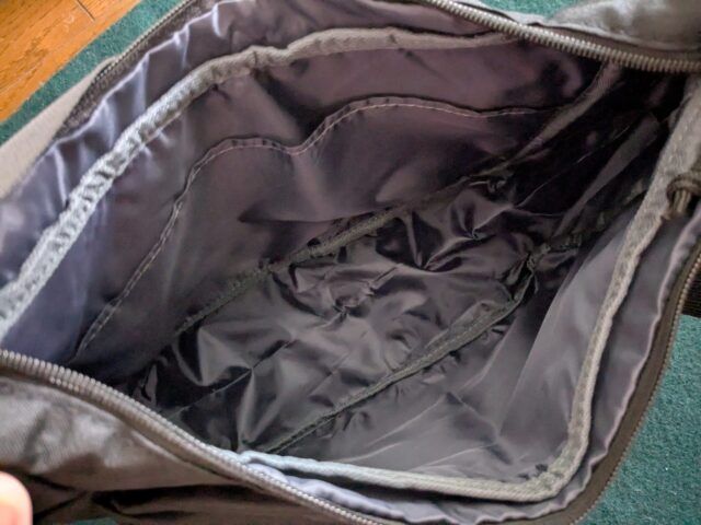 ショルダーバッグ中身