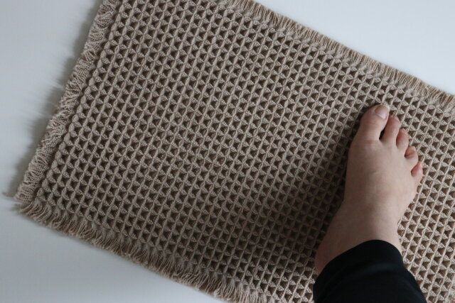 スタンダードプロダクツの踏み心地が良いワッフル織りバスマット（35cm×55cm、BE）