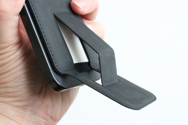 ダイソーのスタンド付きスタンド付マグネットカードケース