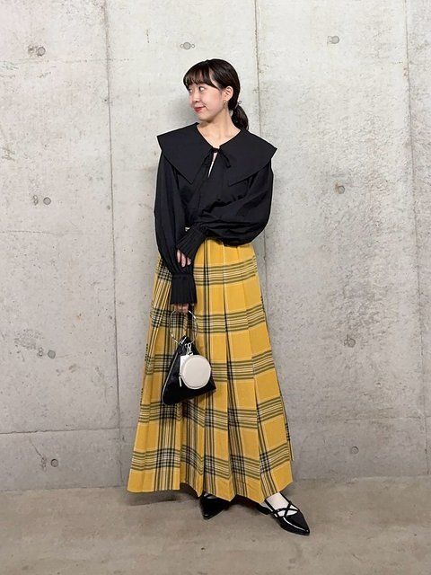 黒ブラウスコーデ4