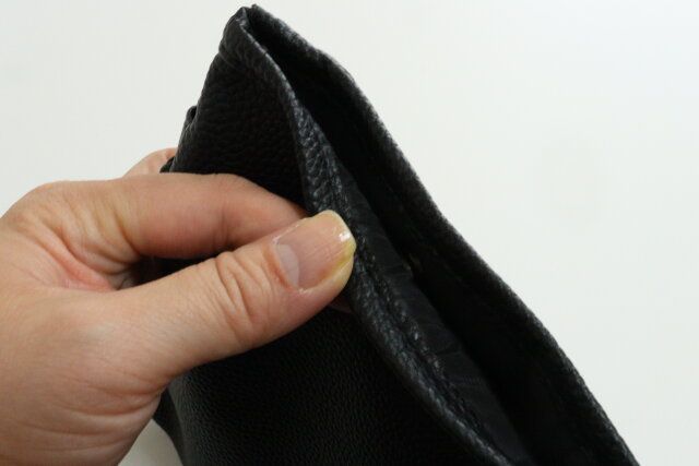 ダイソーのTGCコラボのショルダーバッグは肉厚のレザー調