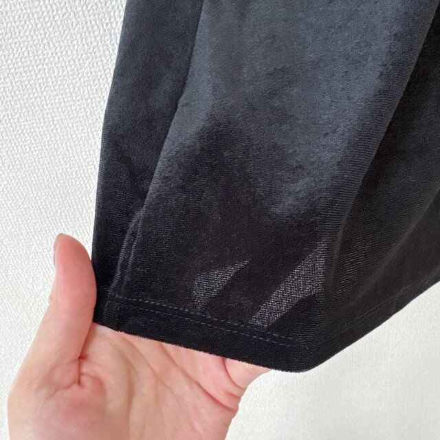 GU シアーベロアT BLACK やや透ける