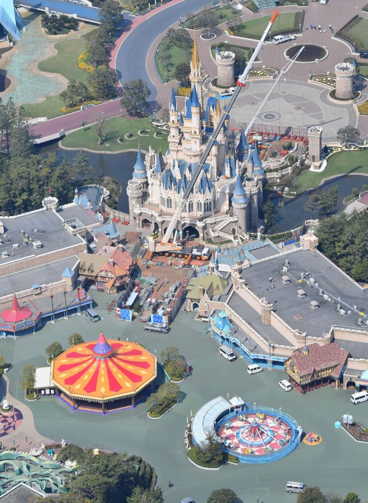 千葉県浦安市にある東京ディズニーリゾートの魅力と言ったら、何といってもしっかりと作りこまれた世界観です。非日常を味わえるそうした作りこみがあるからこそ、ゲストはその世界観の中で高い没頭感・没入感に浸ることができます。