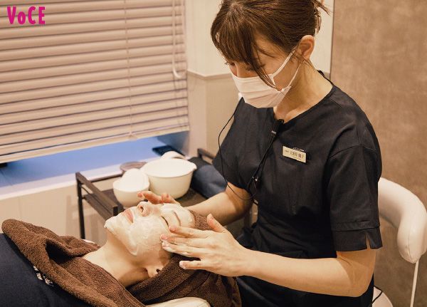 セルフではなく看護師がエステ並みに丁寧にメイクオフ