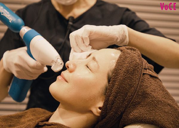 肌表面を冷却することで、レーザーのダメージを軽減