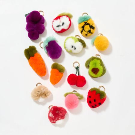 COTANTINのファーバッグチャームに、新作グリーンアップル・みかん・ぶどう登場！