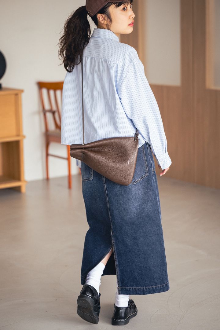 シャツ×デニムコーデ。秋になるとブラウンをトッピングしたくなるよね？【FUDGE FRIEND おしゃれさんの毎日コーディネート vol.593｜大島花菜】