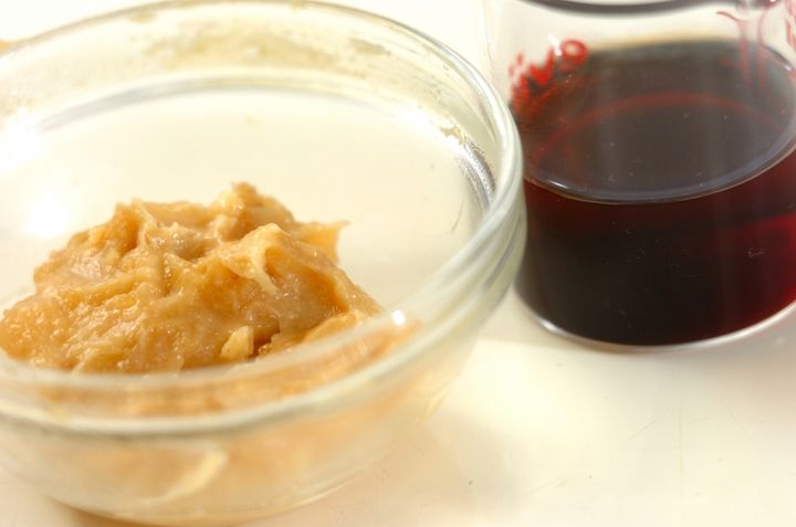 鮭とズッキーニのみそマヨ和えの下準備2