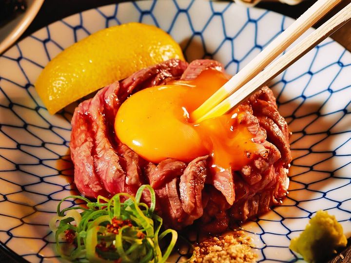 三軒茶屋『神戸焼肉かんてき 三軒茶屋HANARE』の「炙りユッケ」