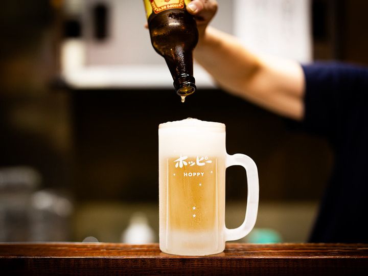 三軒茶屋『松阪 鶏焼き肉 ラヂオ食堂』の「３冷赤ホッピー」