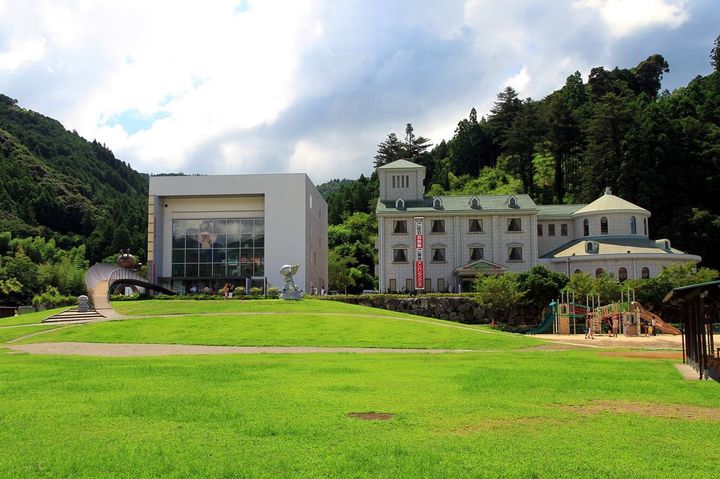 香美市立やなせたかし記念館 遠景（高知県香美市）