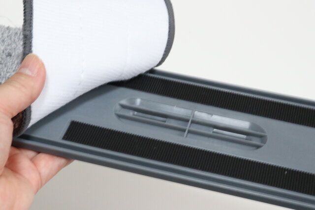 ダイソーの取り替え簡単な簡単水絞り3段モップ（リフィル）