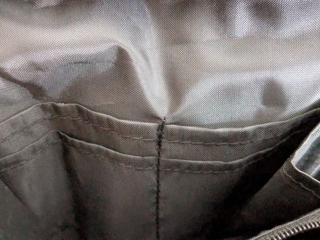 内側のカードポケットのアップ（4枚分）