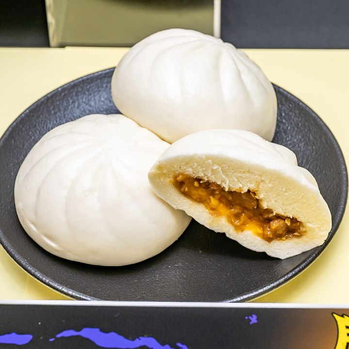 開けてびっくり！こってり！がっつり！「背脂ニンニク月見まん」2