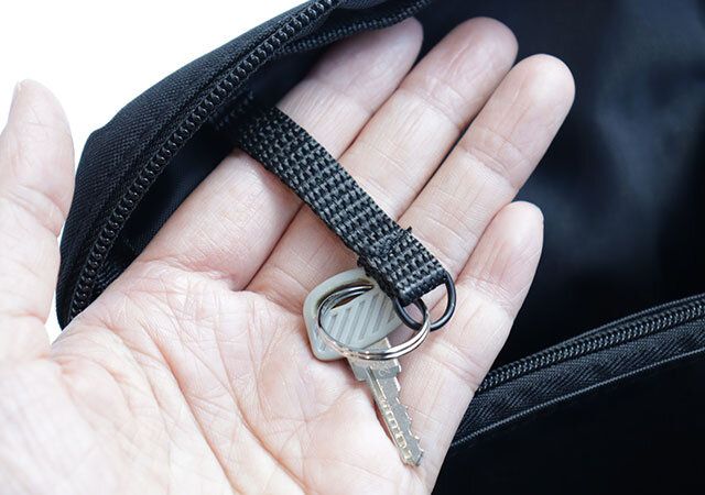 宝島社スヌーピーお財布スマホ黒ミニショルダーバッグDカン