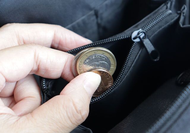 宝島社スヌーピーお財布スマホ黒ミニショルダーバッグ小銭入れ