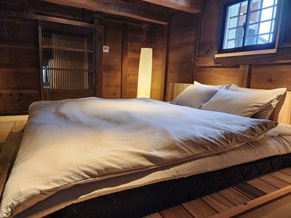 【山形県川西町】自然豊かな地域に佇むグランピングのできる古民家宿「いにしえの宿おへそ」オープン！