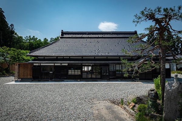 【山形県川西町】自然豊かな地域に佇むグランピングのできる古民家宿「いにしえの宿おへそ」オープン！
