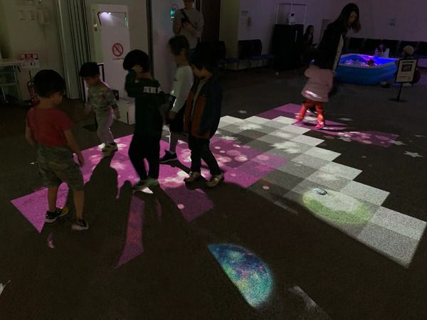 【北海道伊達市】きたゆざわ森のソラニワに、映像×⾳楽の体感型デジタルアトラクションが期間限定登場