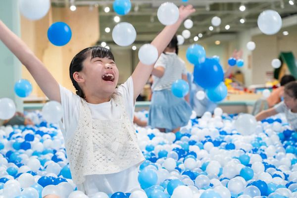 【北海道伊達市】きたゆざわ森のソラニワに、映像×⾳楽の体感型デジタルアトラクションが期間限定登場